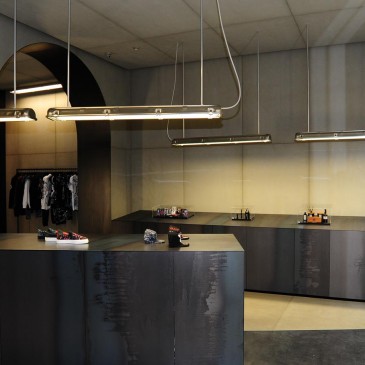 Antonioli, una boutique da visitare sul Naviglio Grande.