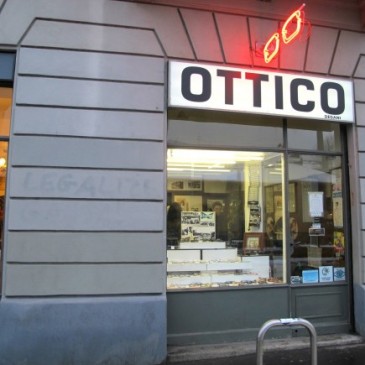 L’Ottica Degani, uno dei più antichi e amati negozi di occhiali a Milano.